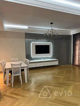 Kirayə verilir 3 otaqlı yeni tikili 180 m²