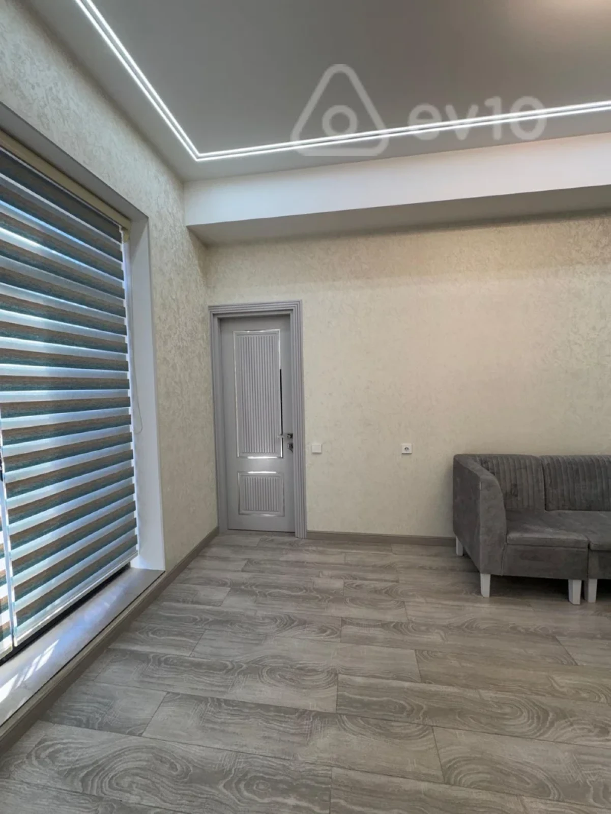 Kirayə verilir 3 otaqlı yeni tikili 180 m²