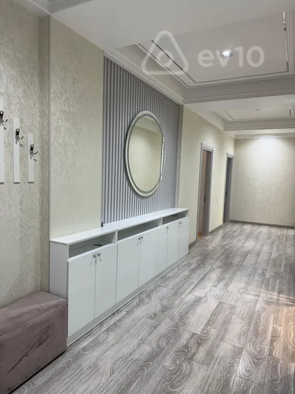 Kirayə verilir 3 otaqlı yeni tikili 180 m²