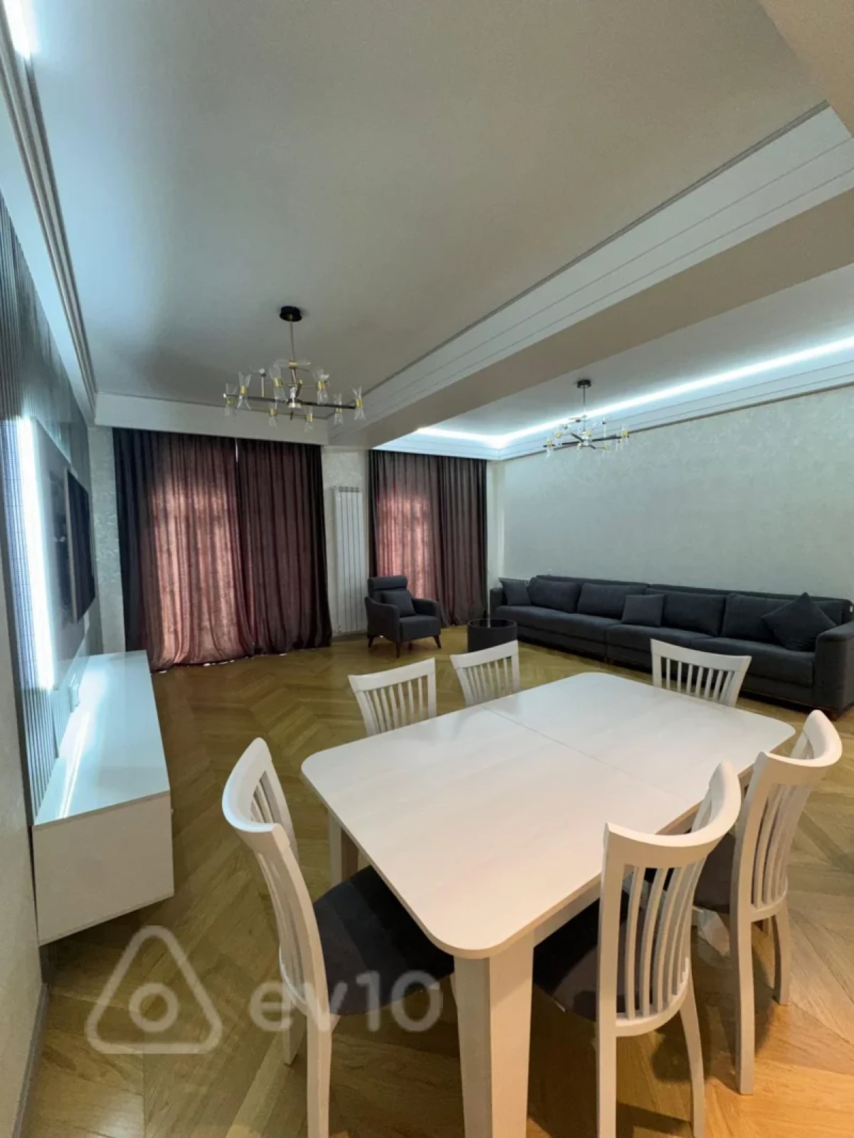 Kirayə verilir 3 otaqlı yeni tikili 180 m²