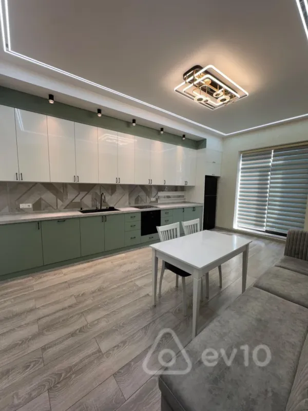 Kirayə verilir 3 otaqlı yeni tikili 180 m²