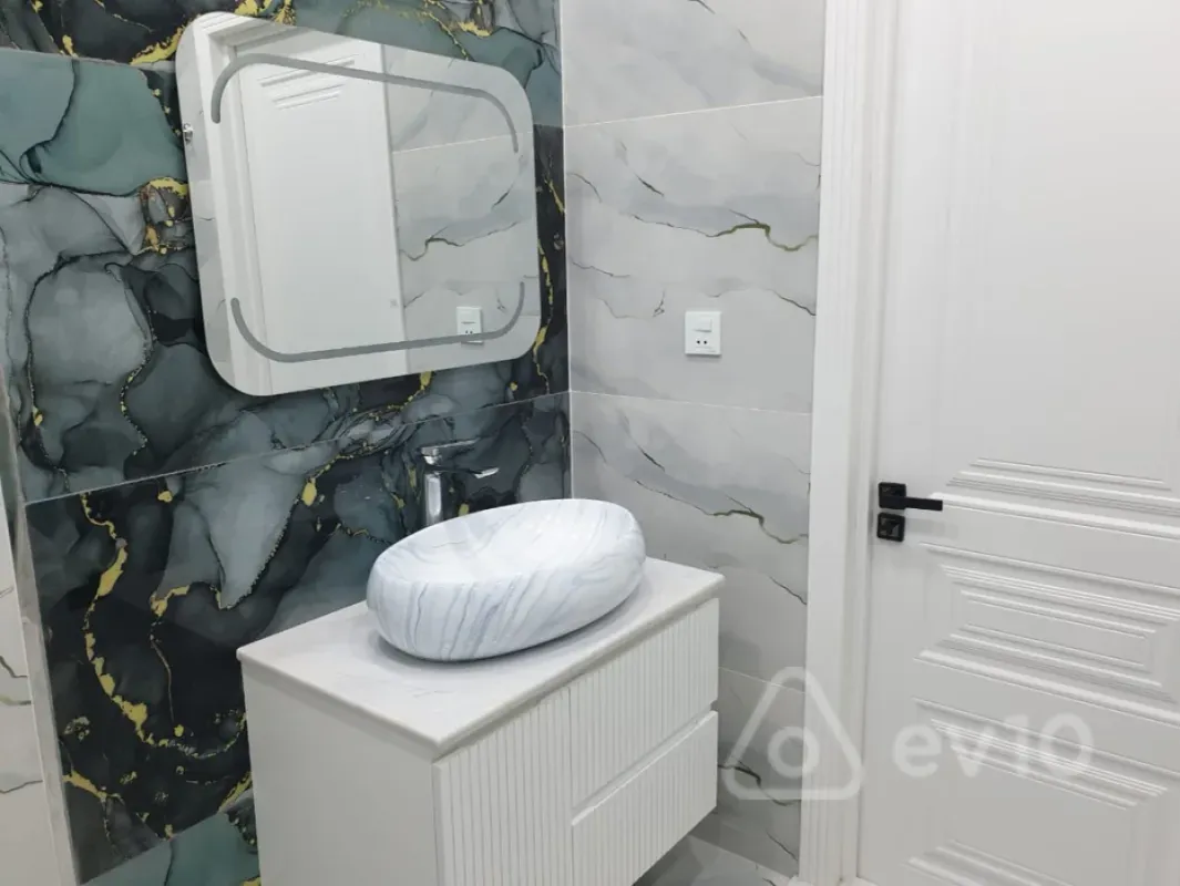 Kirayə verilir 3 otaqlı yeni tikili 140 m²