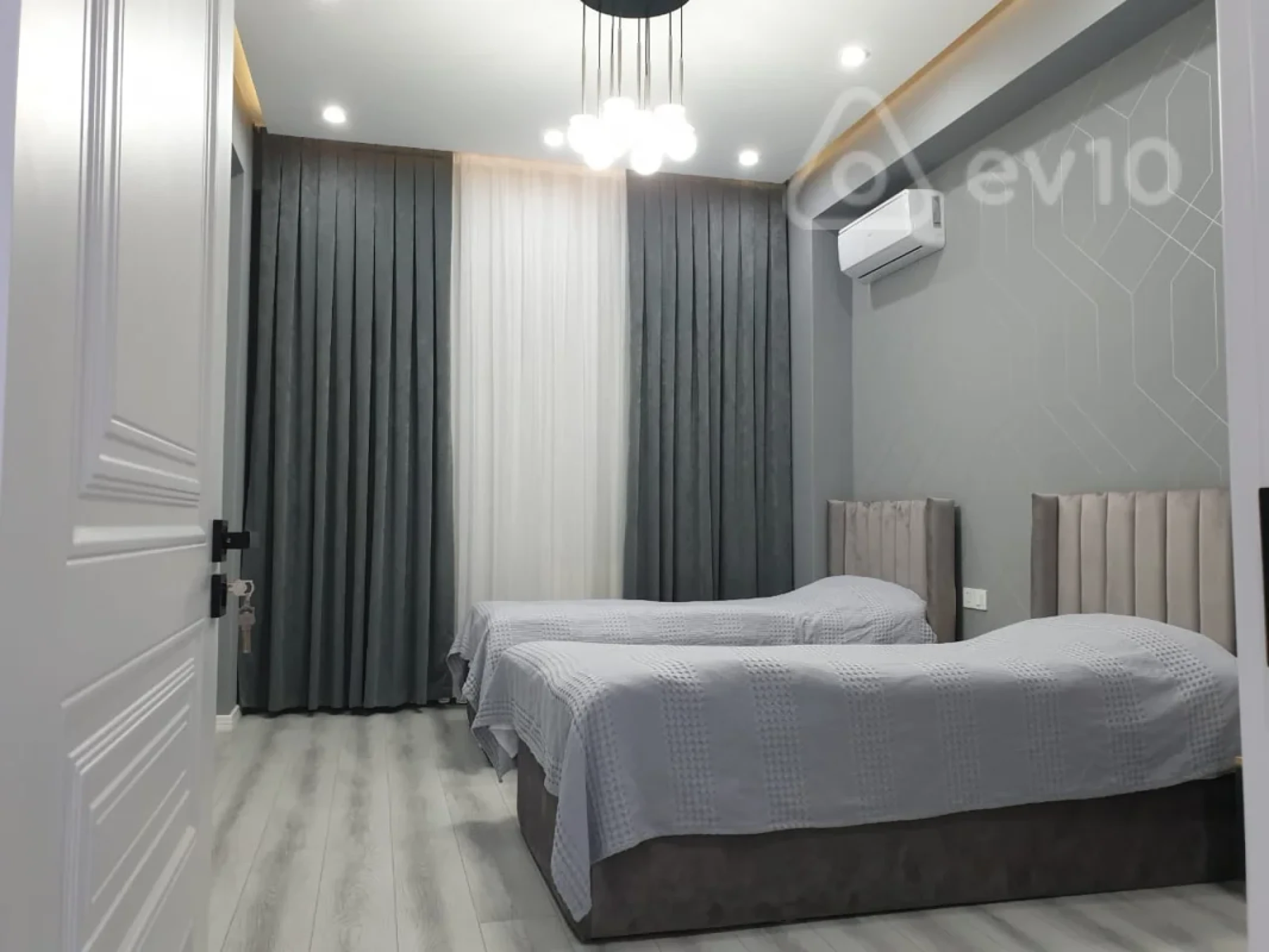 Kirayə verilir 3 otaqlı yeni tikili 140 m²