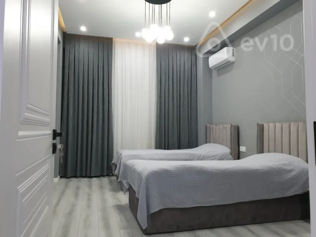 Kirayə verilir 3 otaqlı yeni tikili 140 m²