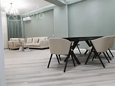 Kirayə verilir 3 otaqlı yeni tikili 140 m²