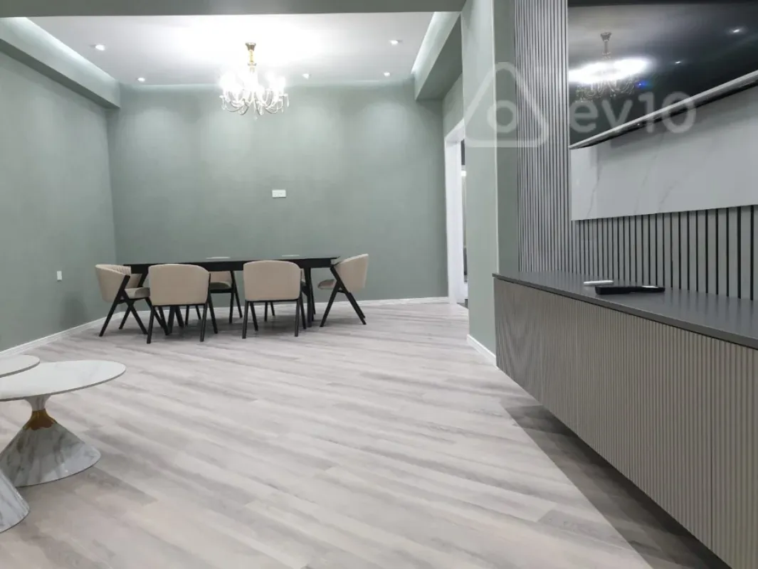 Kirayə verilir 3 otaqlı yeni tikili 140 m²