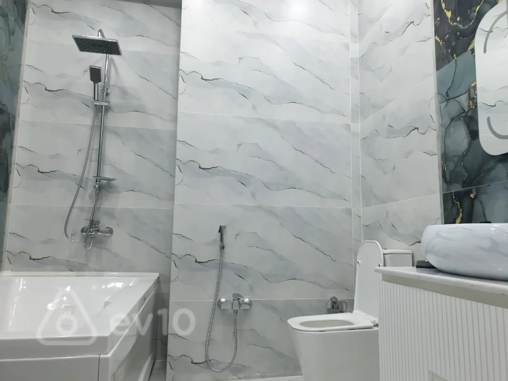 Kirayə verilir 3 otaqlı yeni tikili 140 m²