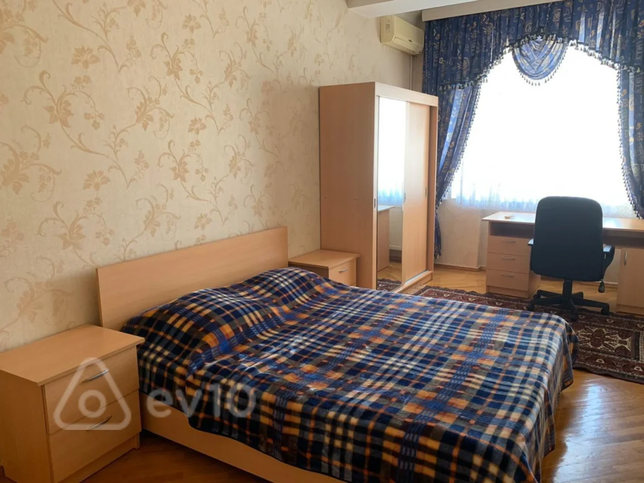 Kirayə verilir 4 otaqlı yeni tikili 200 m²