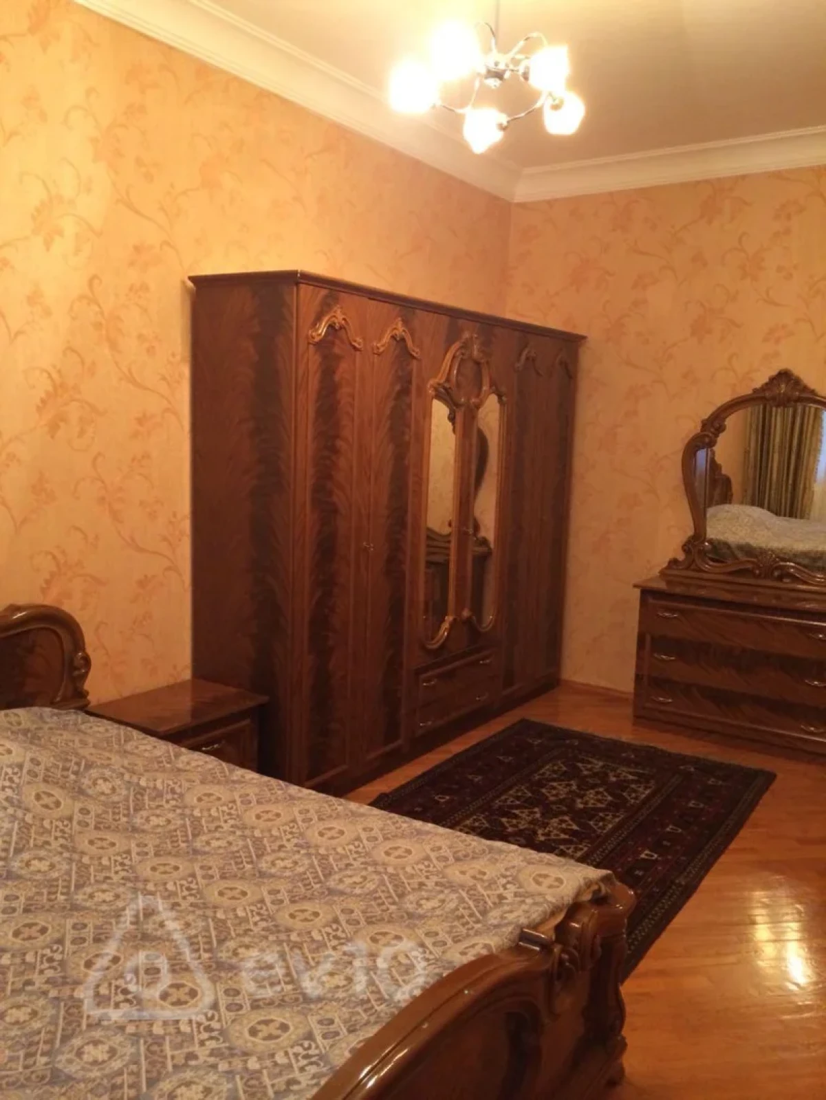 Kirayə verilir 4 otaqlı yeni tikili 200 m²