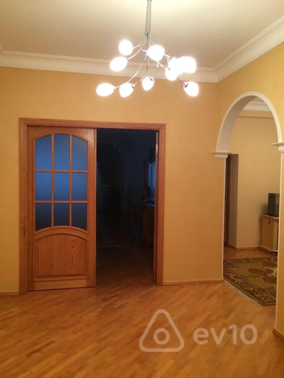 Kirayə verilir 4 otaqlı yeni tikili 200 m²