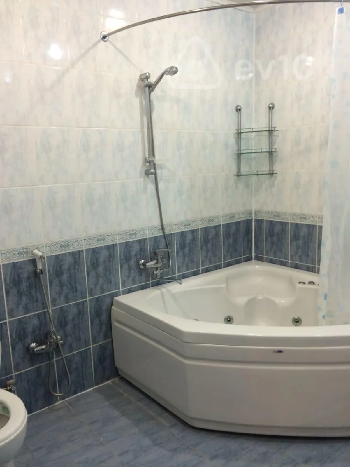 Kirayə verilir 4 otaqlı yeni tikili 200 m²