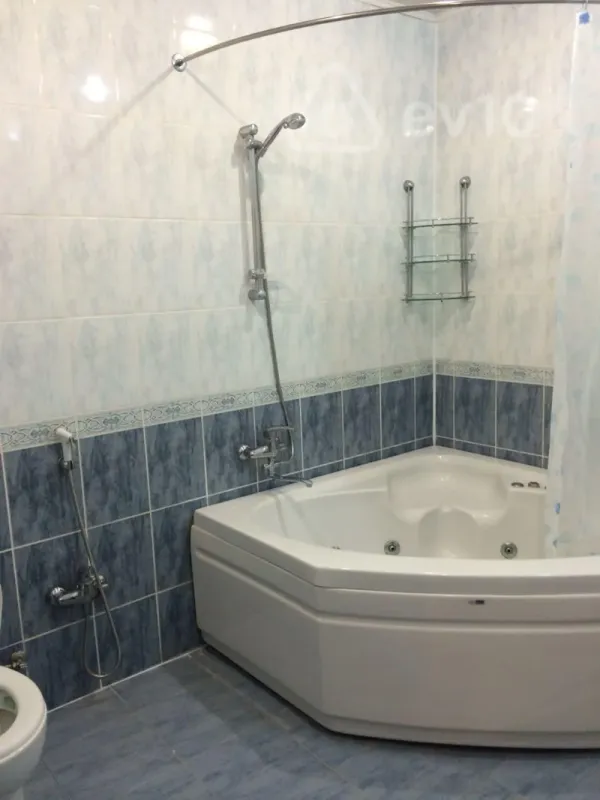 Kirayə verilir 4 otaqlı yeni tikili 200 m²