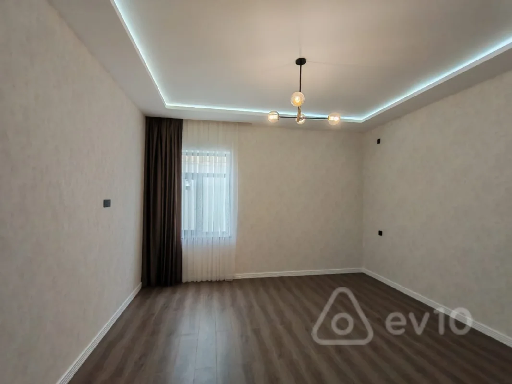 Satılır 4 otaqlı həyət evi 200 m²