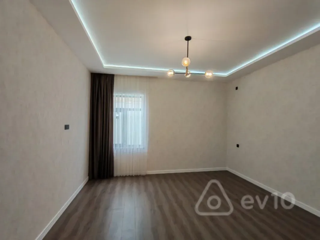 Satılır 4 otaqlı həyət evi 200 m²