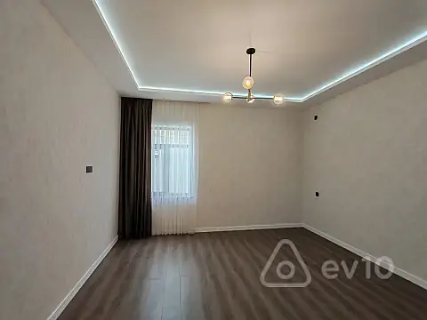 Satılır 4 otaqlı həyət evi 200 m²