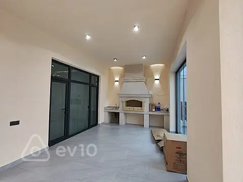 Satılır 4 otaqlı həyət evi 200 m²