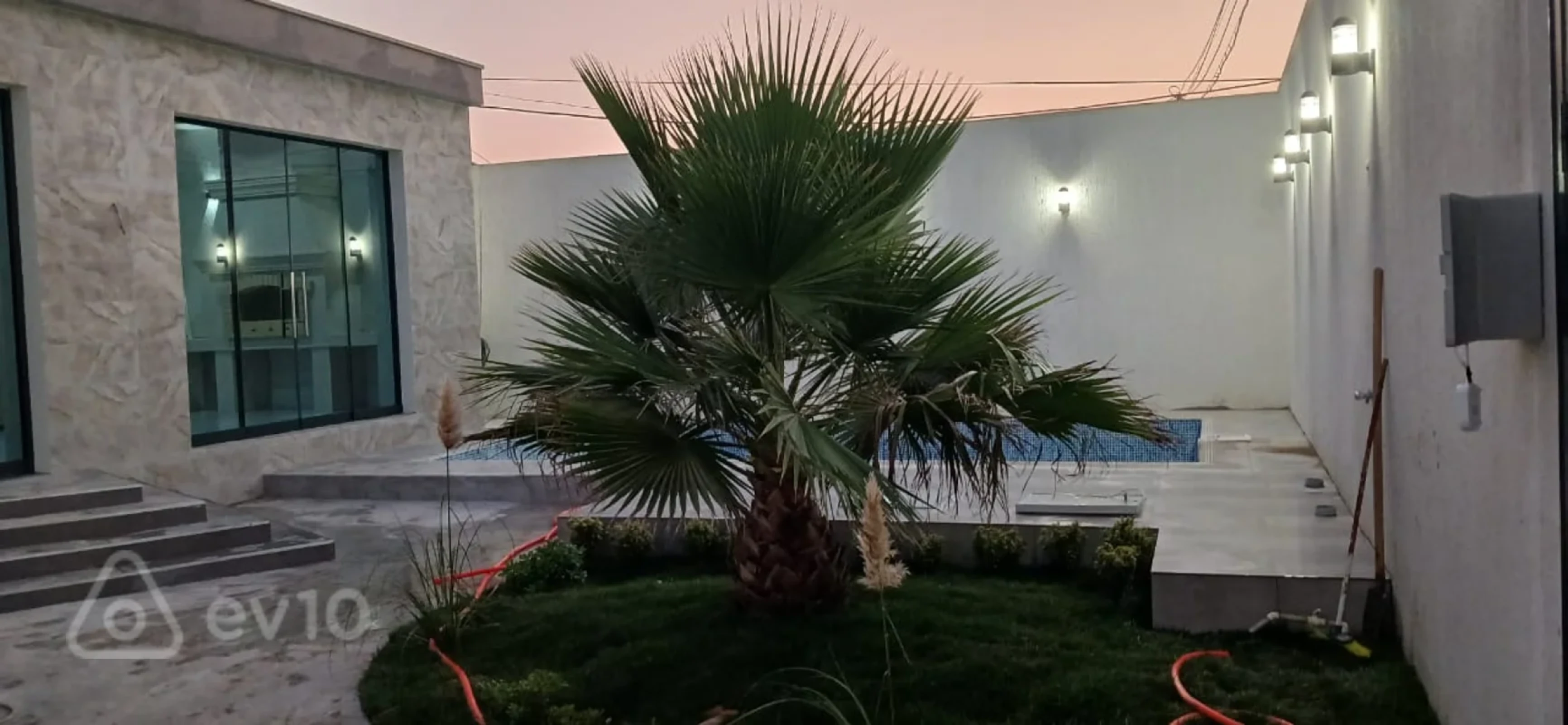 Satılır 4 otaqlı həyət evi 200 m²