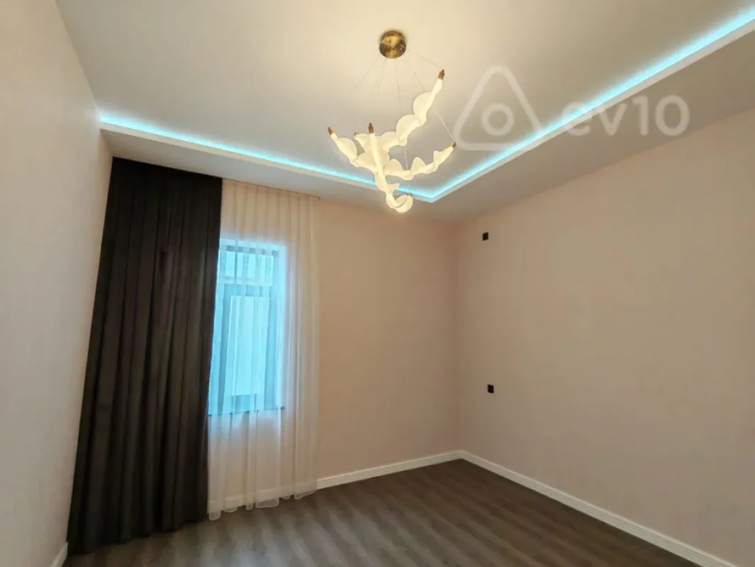 Satılır 4 otaqlı həyət evi 200 m²