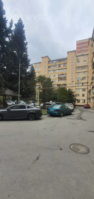 Satılır 3 otaqlı köhnə tikili 70 m²