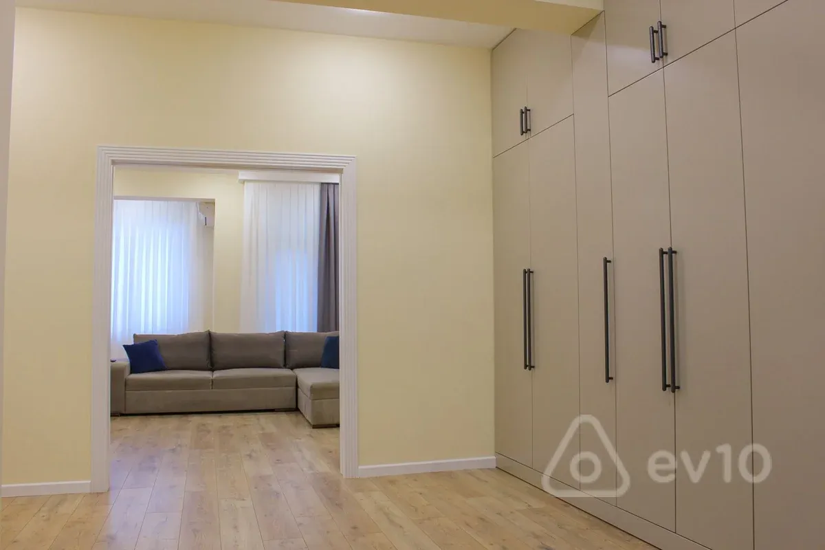 Kirayə verilir 3 otaqlı yeni tikili 137 m²