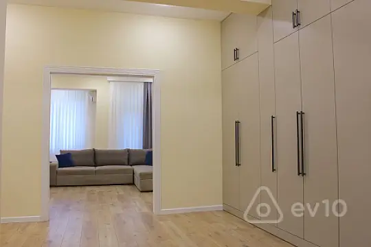 Kirayə verilir 3 otaqlı yeni tikili 137 m²