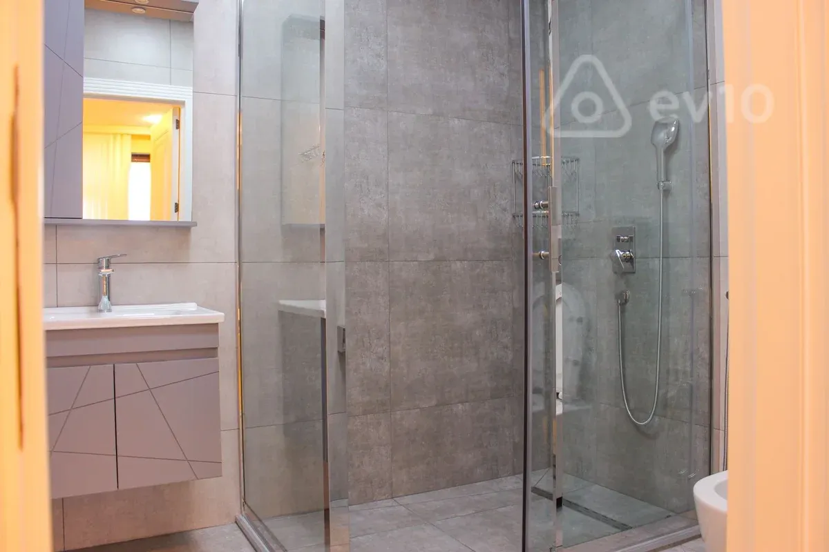 Kirayə verilir 3 otaqlı yeni tikili 137 m²