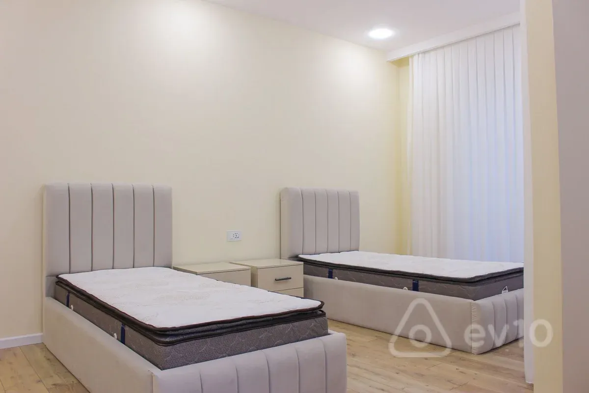 Kirayə verilir 3 otaqlı yeni tikili 137 m²