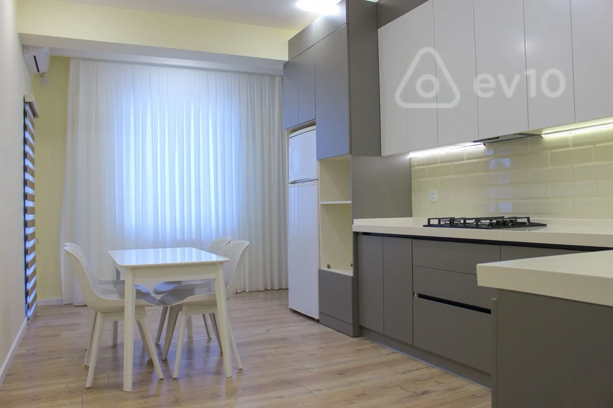 Kirayə verilir 3 otaqlı yeni tikili 137 m²