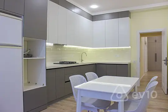 Kirayə verilir 3 otaqlı yeni tikili 137 m²