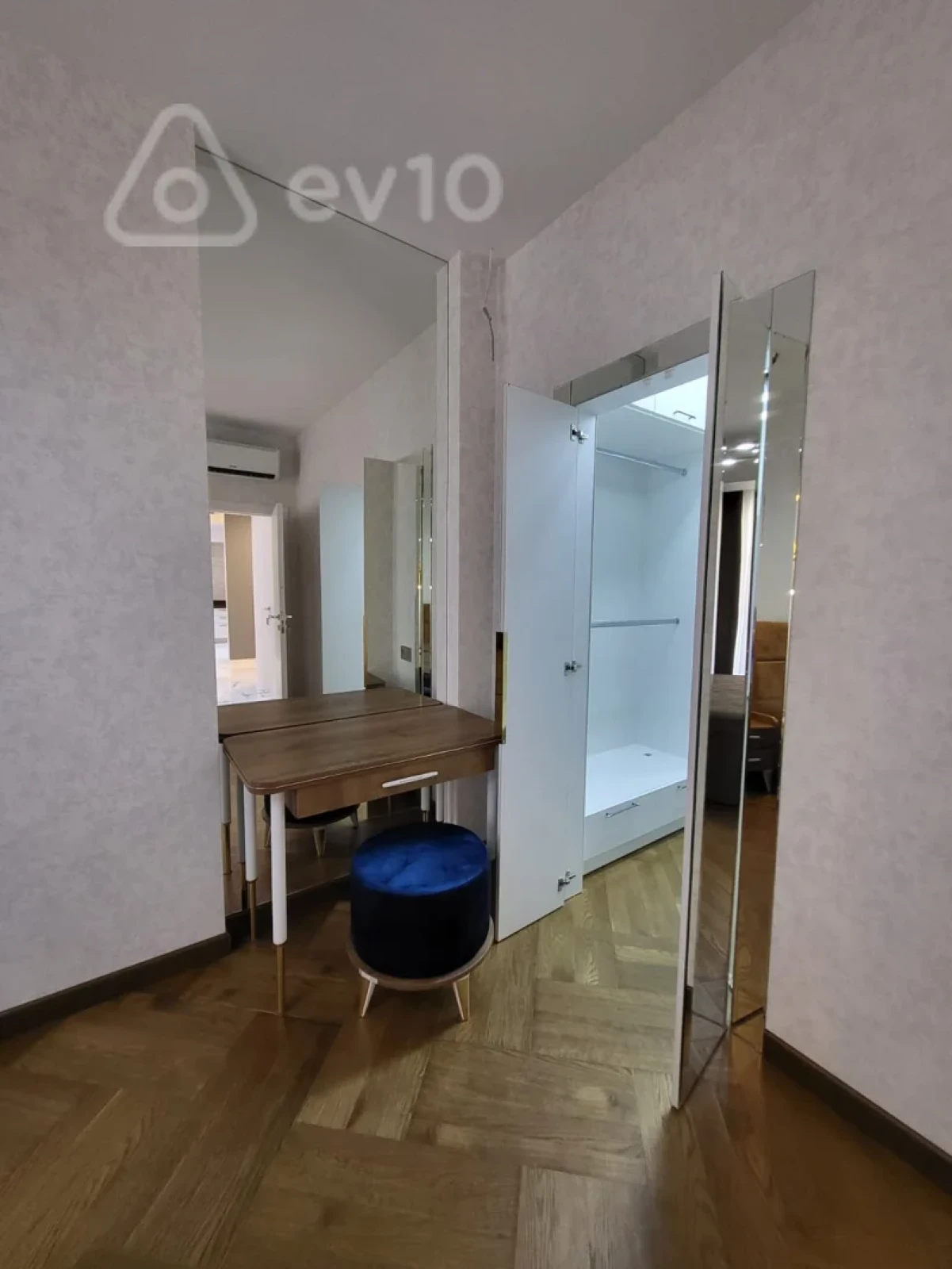 Kirayə verilir 3 otaqlı yeni tikili 110 m²