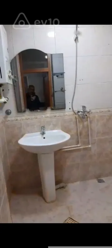 Kirayə verilir 3 otaqlı köhnə tikili 65 m²