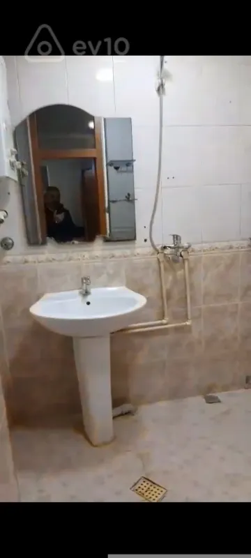 Kirayə verilir 3 otaqlı köhnə tikili 65 m²