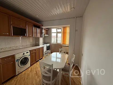 Kirayə verilir 2 otaqlı köhnə tikili 55 m²