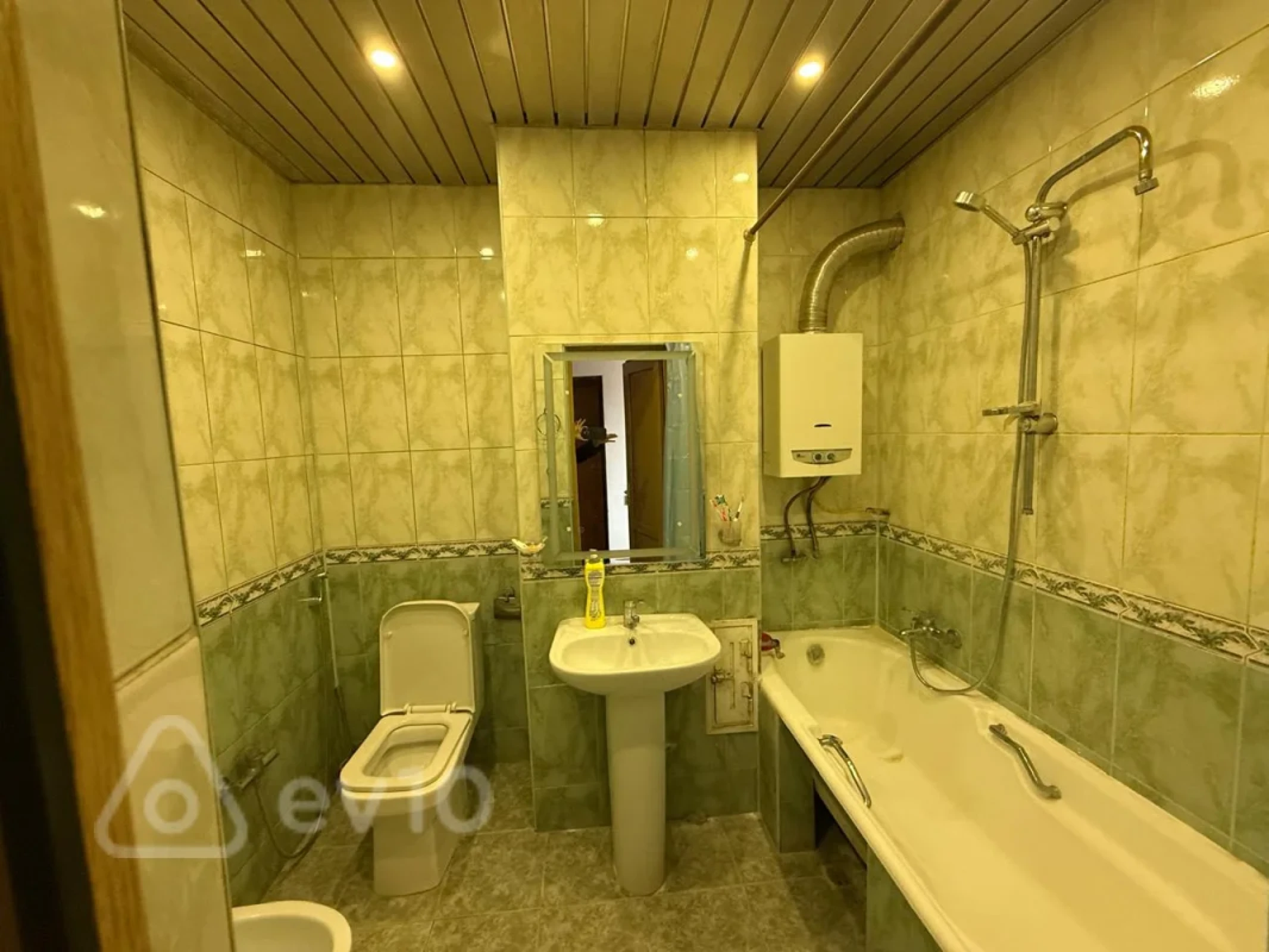 Kirayə verilir 2 otaqlı köhnə tikili 55 m²