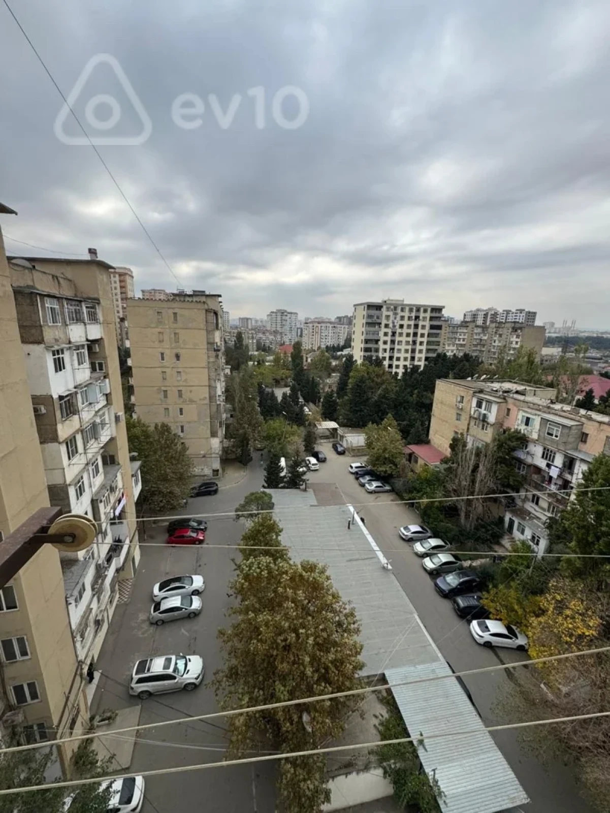 Satılır 4 otaqlı köhnə tikili 70 m²