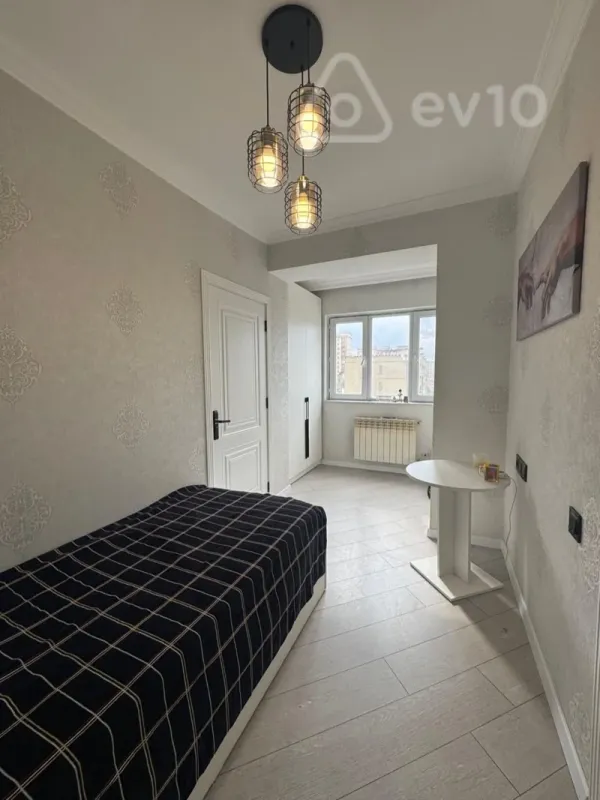 Satılır 4 otaqlı köhnə tikili 70 m²