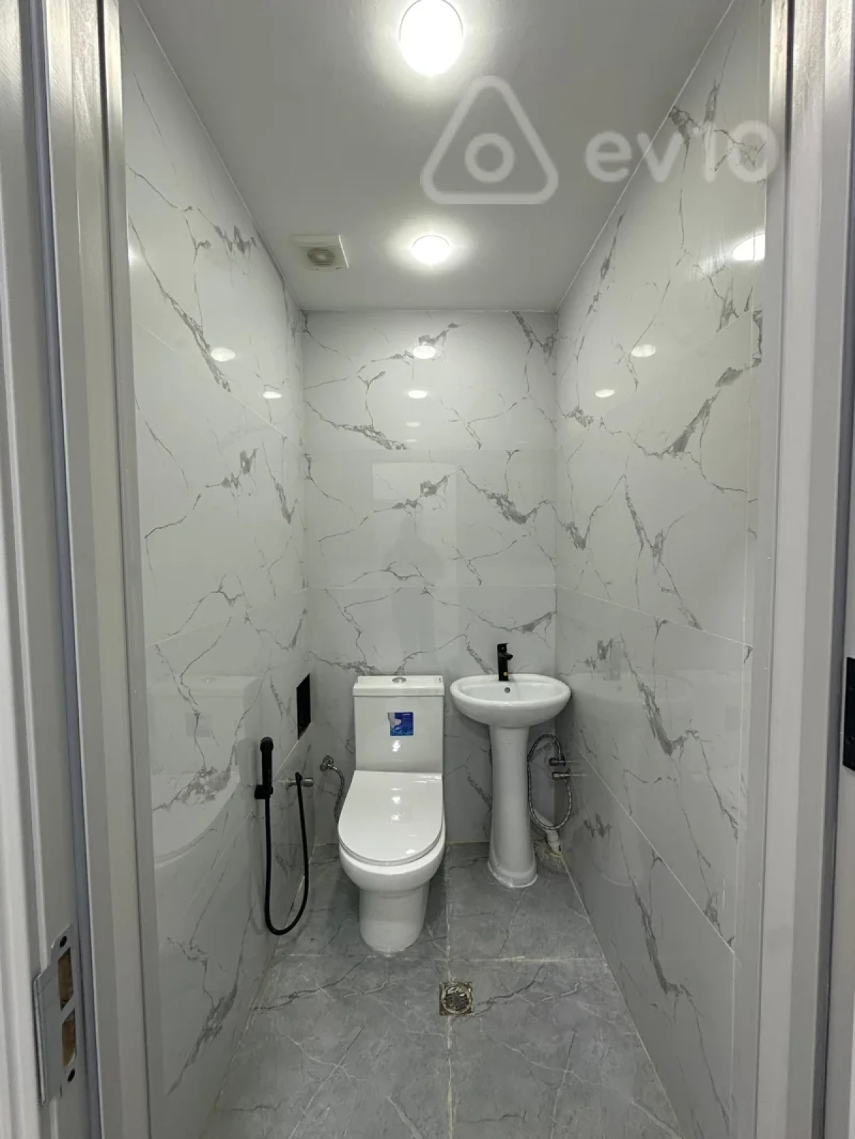 Satılır 2 otaqlı yeni tikili 70 m²