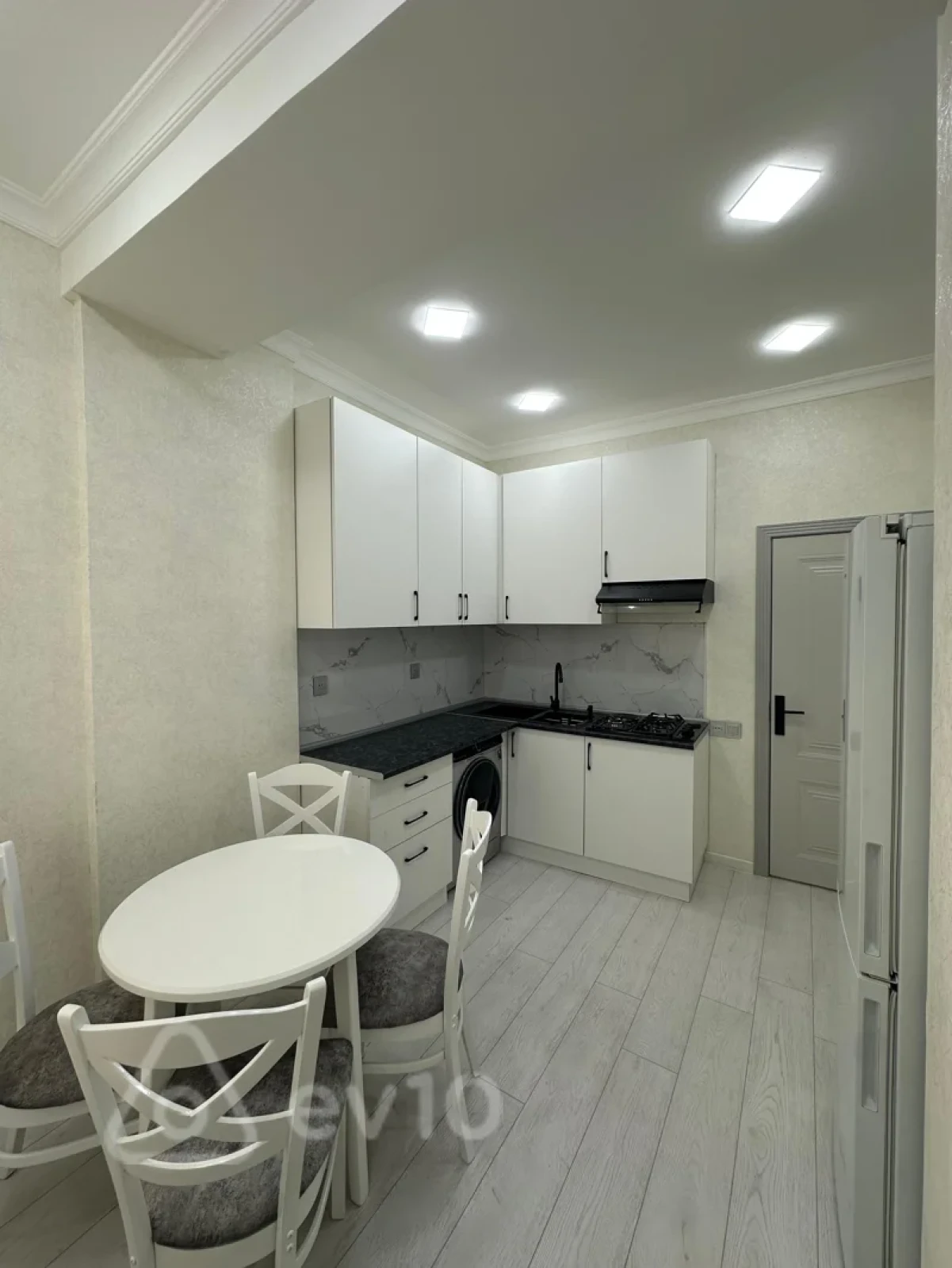 Satılır 2 otaqlı yeni tikili 70 m²