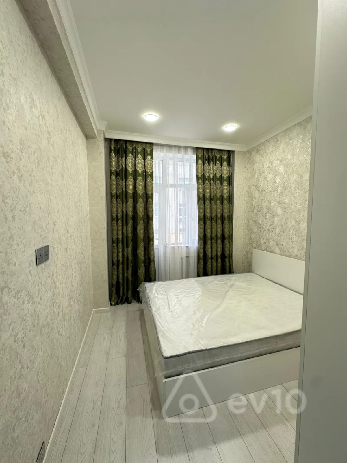 Satılır 2 otaqlı yeni tikili 70 m²