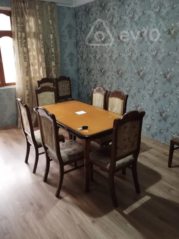 Kirayə verilir 3 otaqlı köhnə tikili 70 m²