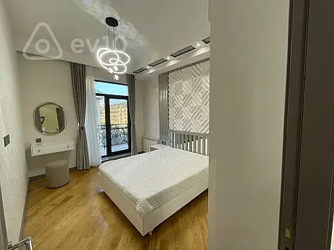 Kirayə verilir 3 otaqlı yeni tikili 150 m²