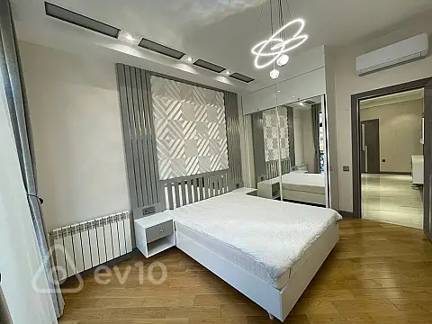 Kirayə verilir 3 otaqlı yeni tikili 150 m²