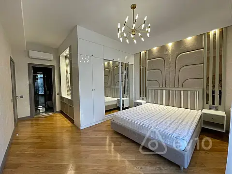 Kirayə verilir 3 otaqlı yeni tikili 150 m²
