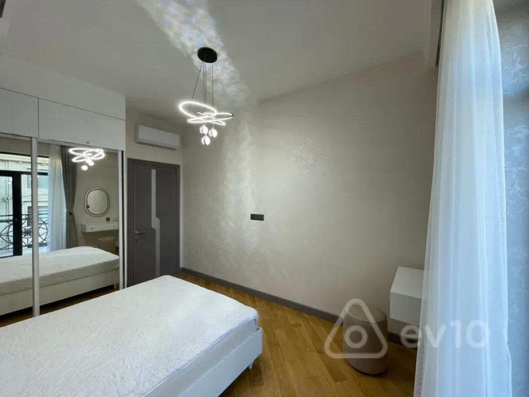 Kirayə verilir 3 otaqlı yeni tikili 150 m²