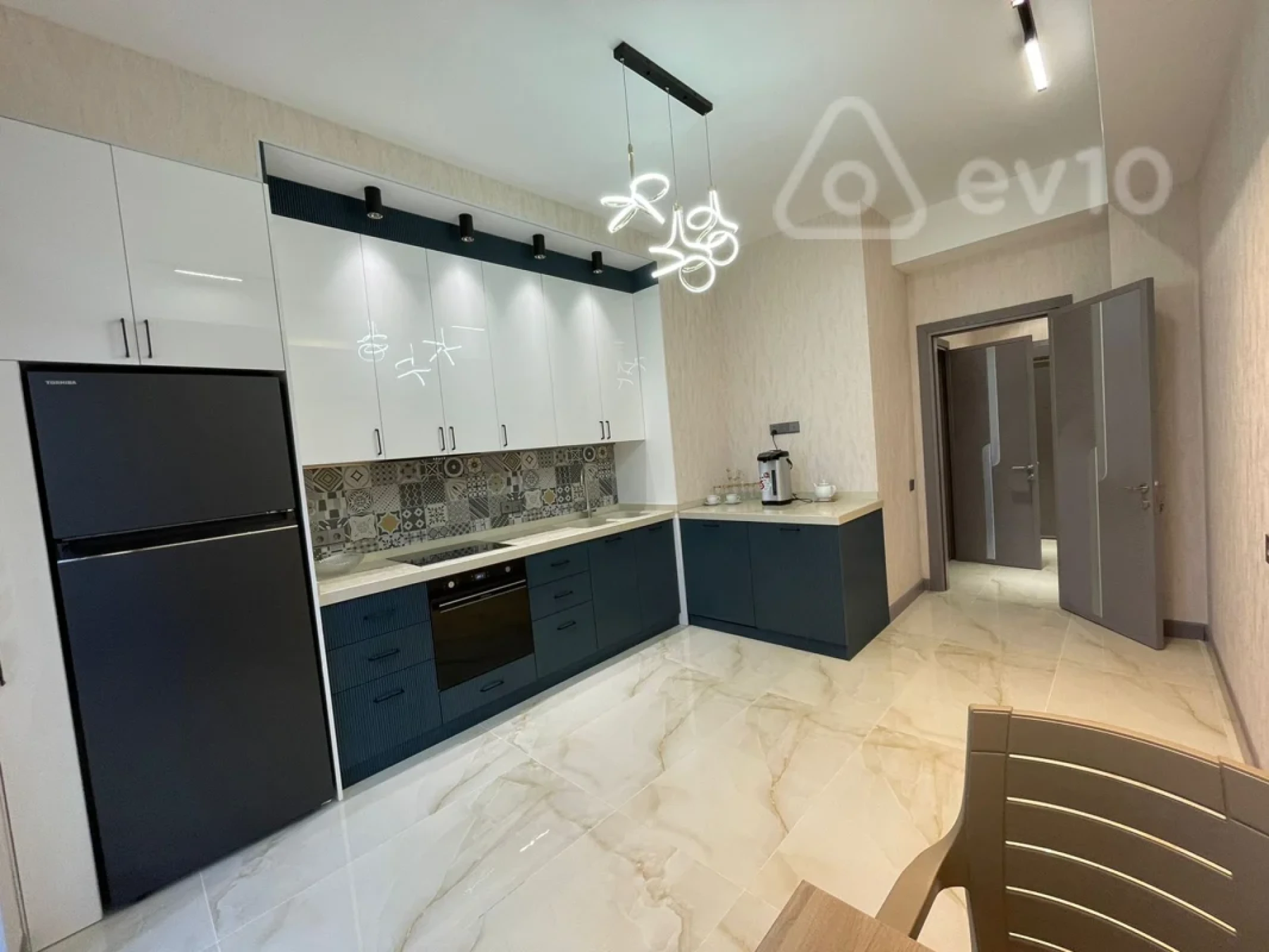 Kirayə verilir 3 otaqlı yeni tikili 150 m²