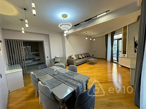 Kirayə verilir 3 otaqlı yeni tikili 150 m²