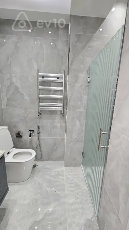 Kirayə verilir 2 otaqlı yeni tikili 70 m²