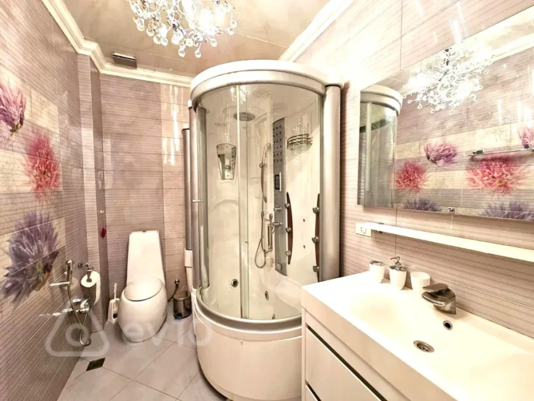 Kirayə verilir 3 otaqlı yeni tikili 220 m²