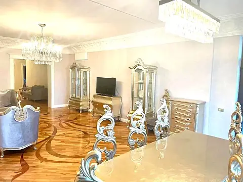 Kirayə verilir 3 otaqlı yeni tikili 220 m²