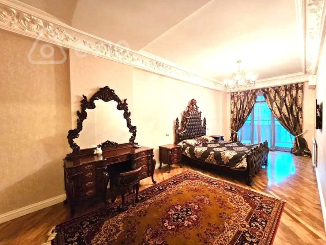 Kirayə verilir 3 otaqlı yeni tikili 220 m²